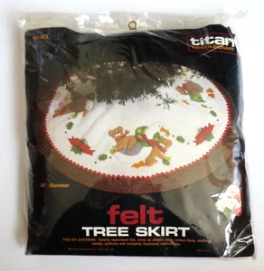 TITAN NEEDLECRAFT 473 FELT TREE SKIRT 36" DIAMETER GEESE TEDDY BEAR NEW 1985 - Bild 1 von 3