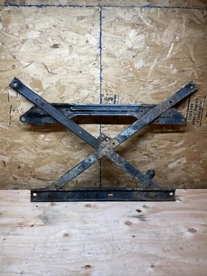 Soporte de travesaño inferior delantero para Audi A4 2009-2012 / soporte protector contra salpicaduras OEM Foto 1 de 4