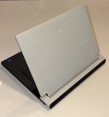 Alienware x17 R1 - 16GB DDR4, i7 11800H, RTX 3070 - SOLO REPUESTOS Foto 1 de 4