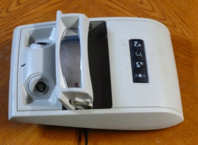 天花板、中控台、门控按钮、后视镜灯、克莱斯勒 Town & Country — 第 1/3 张图片