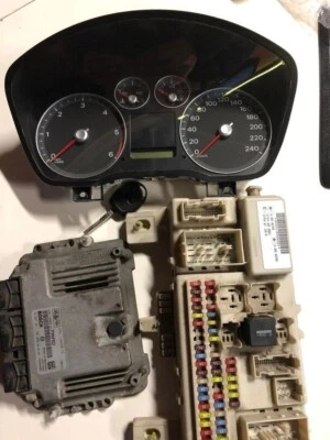 Ford Focus KEY BODY COMPUTER CONTROL UNIT STARTER KIT - Image 1 of 4
