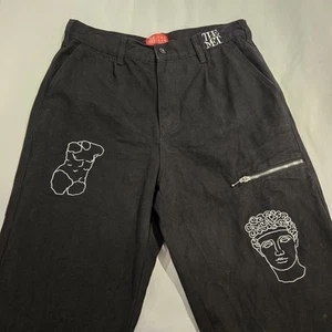 THE MET & PACSUN Colab On Jeans Uomo con Scultura, Busto, Statua Taglia Med - Foto 1 di 16