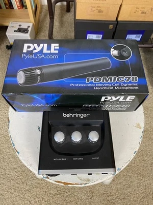 Behringer UM2 Audio Interface, Pyle PDMIC78 Mic, Boom Arm, Pop Filter, Cables - Image 1 of 4