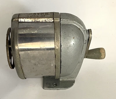 BOSTON KS 8 Agujeros AFILADOR DE LÁPICES Metal Escritorio Montaje en Pared Manivela DE COLECCIÓN Foto 1 de 4