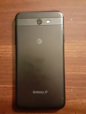 Samsung Galaxy J7 (2017)  - Image 1 of 2