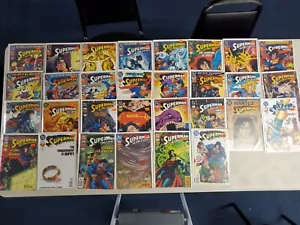 Action Comics lotto di 30 fumetti FN/VF spedizione combinata - Foto 1 di 1