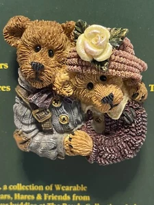 Prendedor/broche Boyds Bears & Friends Bearware Collection #26035 Henry & Sarah - Imagen 1 de 6