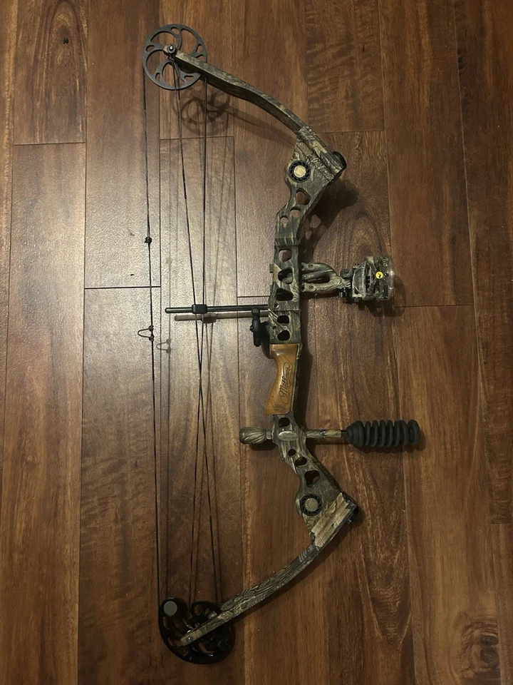 Mathews Q2 Solo Cam Left Handed Compound Bow - Image 1 of 4