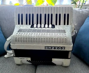 Akkordeon Hohner Concerto III T weiß 72Bässe Top! - Bild 1 von 18