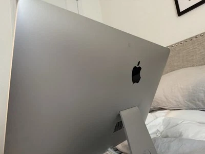 2017 iMac 21.5-inch with Retina 4k Display - Image 1 of 4