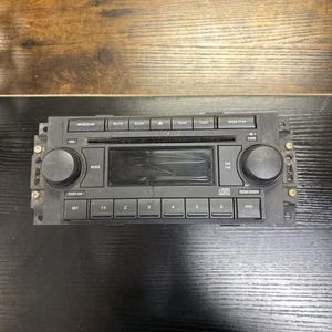 05-08 Chrysler 300 Jeep Cherokee Dodge Durango Radio RAM AUX Reproductor de CD Fabricante de equipo original - Imagen 1 de 8