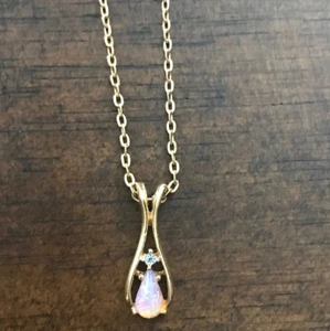 Vintage 1978 AVON Faux Fireglow Pink Opal/Crystal Teardrop Shape/Signed-Goldtone - Picture 1 of 7