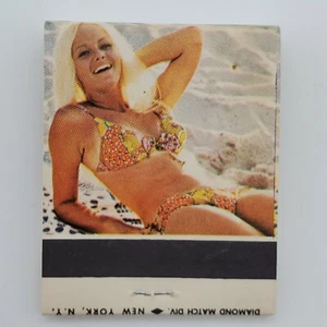 Vintage Matchbook Deluxe Liquor Floral Bikini Girlie Beach Denver Unstruck - Picture 1 of 4