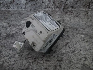 Honeywell WV8840B1110 Water Heater Gas Control Valve 32116-000 FREE SHIPPING - Picture 1 of 6