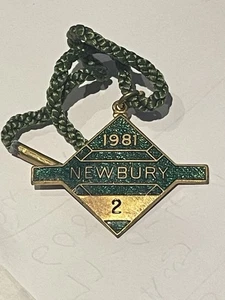 1981 Newbury HORSE Racecourse Enamel Members Pin Badge & Cord NO2 - Picture 1 of 3