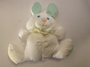 LESEN 1988 Fisher Price Puffalump Hase Kaninchen Rassel Nylon Plüsch weiß pastell - Bild 1 von 4