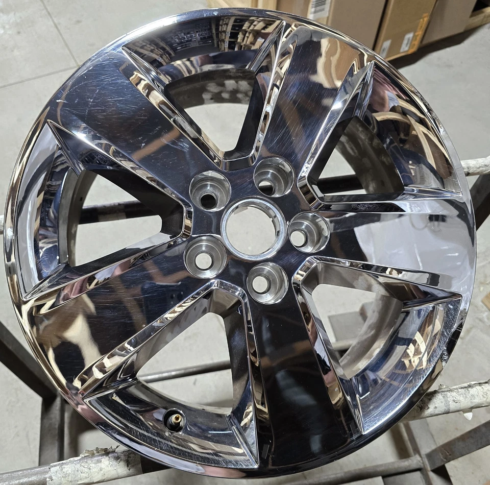 Factory OEM Used 18" Wheel Fits 2011-2015 CHEVROLET EQUINOX 9598557 - Image 1 of 1