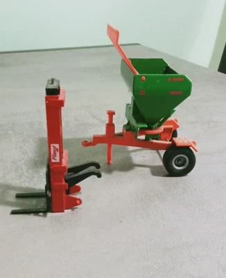 Siku 1:32 - Caricatore posteriore Fliegl e Spandiconcime Amazone - Immagine 1 di 3