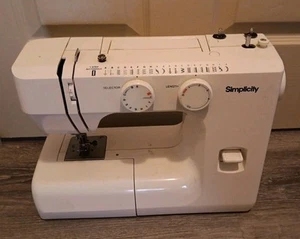 Simplicity 1170 Sewing Machine  - Picture 1 of 7