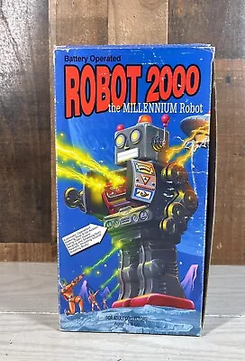 Schylling Robot 2000 : The Millennium Robot - Partially Works - PARTS or REPAIR - Image 1 of 4