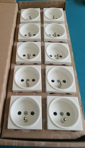 Lot De 10 prises de courant HAGER WS100 Systo WS100 2P+T 16A 250V SanVis - Foto 1 di 4