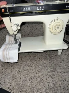 Singer Model 3102 sewing machine 6mm With Pedal TESTED AND WORKS.! No Power Cord - Picture 1 of 4