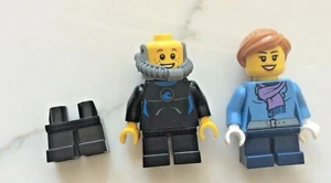 Lego 2 minifigure corte bambina e subacqueo + gambe extra - Foto 1 di 2