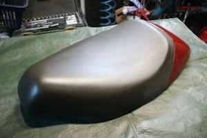 Piaggio SKR 125 150 Mono Sitzbank Rot Einsitzer Seat Sella Sattel NSL Sfera - Bild 1 von 7