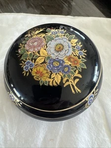 Scatola polvere floreale nera vintage con coperchio oro 24 carati made in Greece - Foto 1 di 7