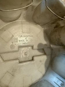 Chevrolet SILVERADO 2500 / 3500 OEM CENTER CAPS Set SILVER 84307949 - Picture 1 of 3