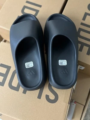 YEEZY SLIDES ONYX SIZES 6-12 US MEN ⚡️FAST SHIPPING⚡️ - Image 1 of 4
