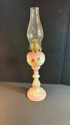 Antigua lámpara de aceite de salón de porcelana pintada a mano Leonard Viena Austria Foto 1 de 4