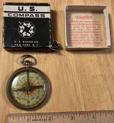 Años 40 Segunda Guerra Mundial EE. UU. Brújula Gauge Co Company New York NY EE. UU. - con caja original Foto 1 de 4