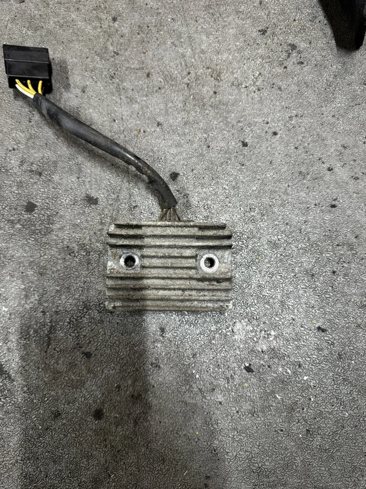 Kawasaki ER5, 2002 Rectifier/Regulator Er500 Er 5 - Image 1 of 4