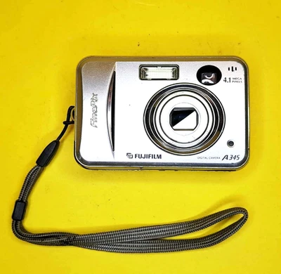 🔥FUJIFILM FINEPIX A345 DIGITAL CAMERA 4.1MP SILVER 3X OPTICAL ZOOM LCD FLASH🔥 - Image 1 of 4