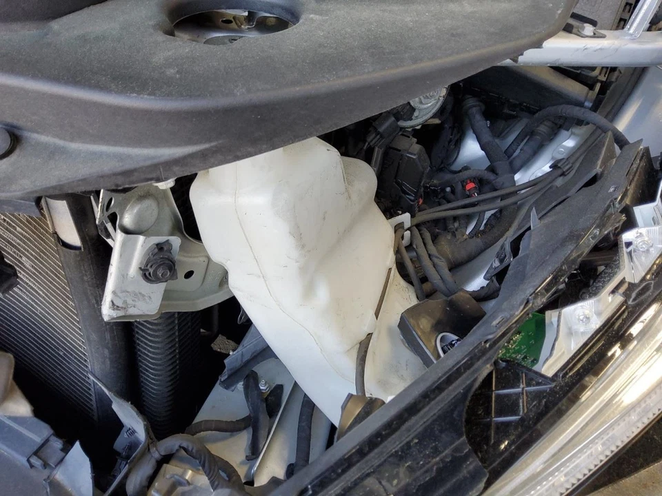 Bottle Wash Reservoir Fits 18-21 ENCLAVE 574501 - Изображение 1 из 1