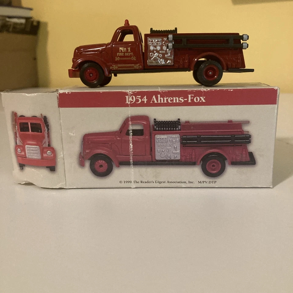 1954 Ahrens-Fox пожарная машина The Reader's Digest 1999 масштаб 1:64 - Изображение 1 из 4