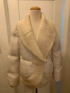Abrigo acolchado relleno de plumón de pato BCBG Maxazria con cuello tejido de mezcla de lana talla S - Imagen 1 de 6