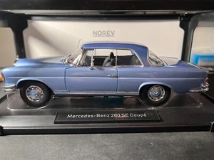 Modello pressofuso Norev 1:18 Mercedes-Benz 280 SE Coupé 1969 blu chiaro metallizzato - Foto 1 di 24