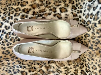 Anne Klein iflex Akthrya Rosa Pálido Lazo Punta Punta Tacones Altos Talla 9 Foto 1 de 4