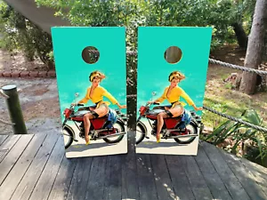 IMPERMEABILE Cornhole Wraps - Cornhole Wraps Moto Pin Up Ragazza - Foto 1 di 6