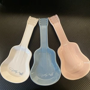 (Set of 3) Dolly Parton 'Dolly's Home Collection' Guitar-Shaped Spoon Rests - Picture 1 of 8
