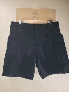 5.11 TACTICAL schwarze Cargoshorts 40" Taille Kombiversand Rabatt - Bild 1 von 3