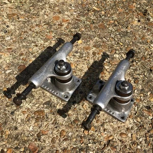 TRACKER NOS 1980s Skateboard Trucks Original Pair X 2 Good Condition Rare - Picture 1 of 24