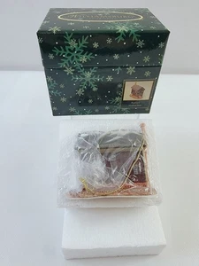 Lang & Wise Nicholson Store 8540410 Williamsburg Collectibles 2001 Ornament  - Picture 1 of 6