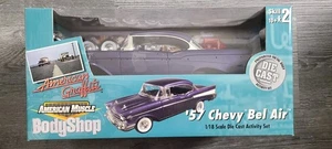 KIT MODELLINO PRESSOFUSO "AMERICAN GRAFFITI" 1957 CHEVY BEL AIR 1/18 - Foto 1 di 4