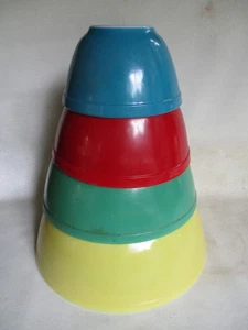 Juego de 4 cuencos mezcladores vintage pyrex colores primarios - Imagen 1 de 7