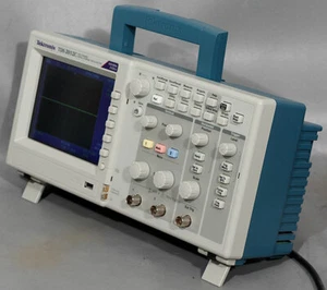 Tektronix TDS2012C/TDS 2012C 100 MHz 2 GS/s 2-Chan. Digital Storage Oscilloscope - Picture 1 of 7
