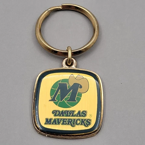 Keychain Dallas Mavericks Enamel Metal  Retro Logo New Old Stock Cover