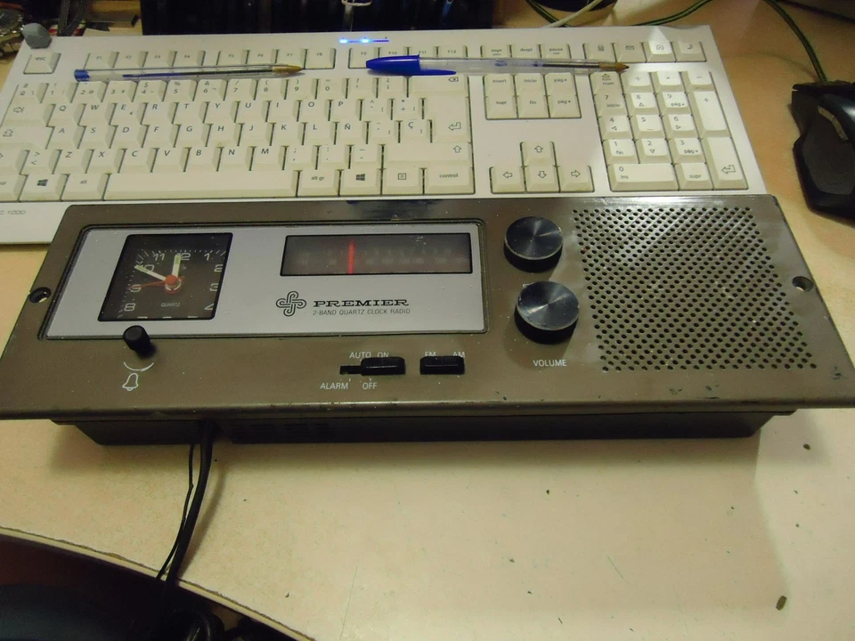 Premier F-212. 2 Band Quartz Clock Radio vintage España - Image 1 of 4